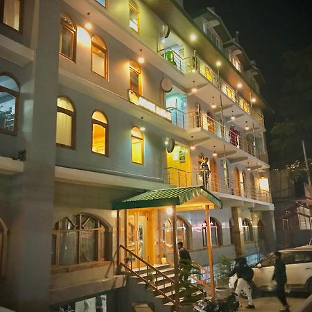 The Avenue Hotel , Manali A River Side Hotel Екстериор снимка