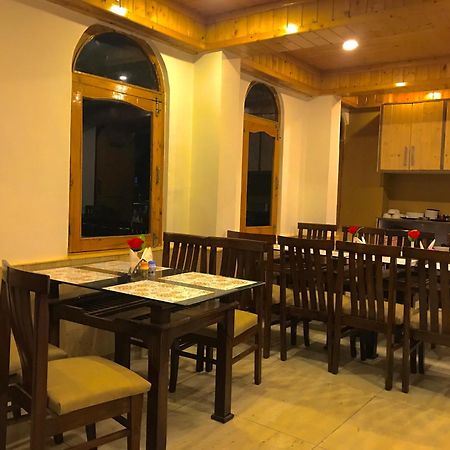The Avenue Hotel , Manali A River Side Hotel Екстериор снимка