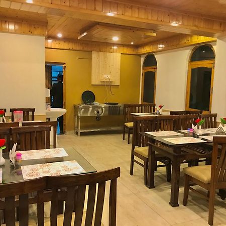 The Avenue Hotel , Manali A River Side Hotel Екстериор снимка