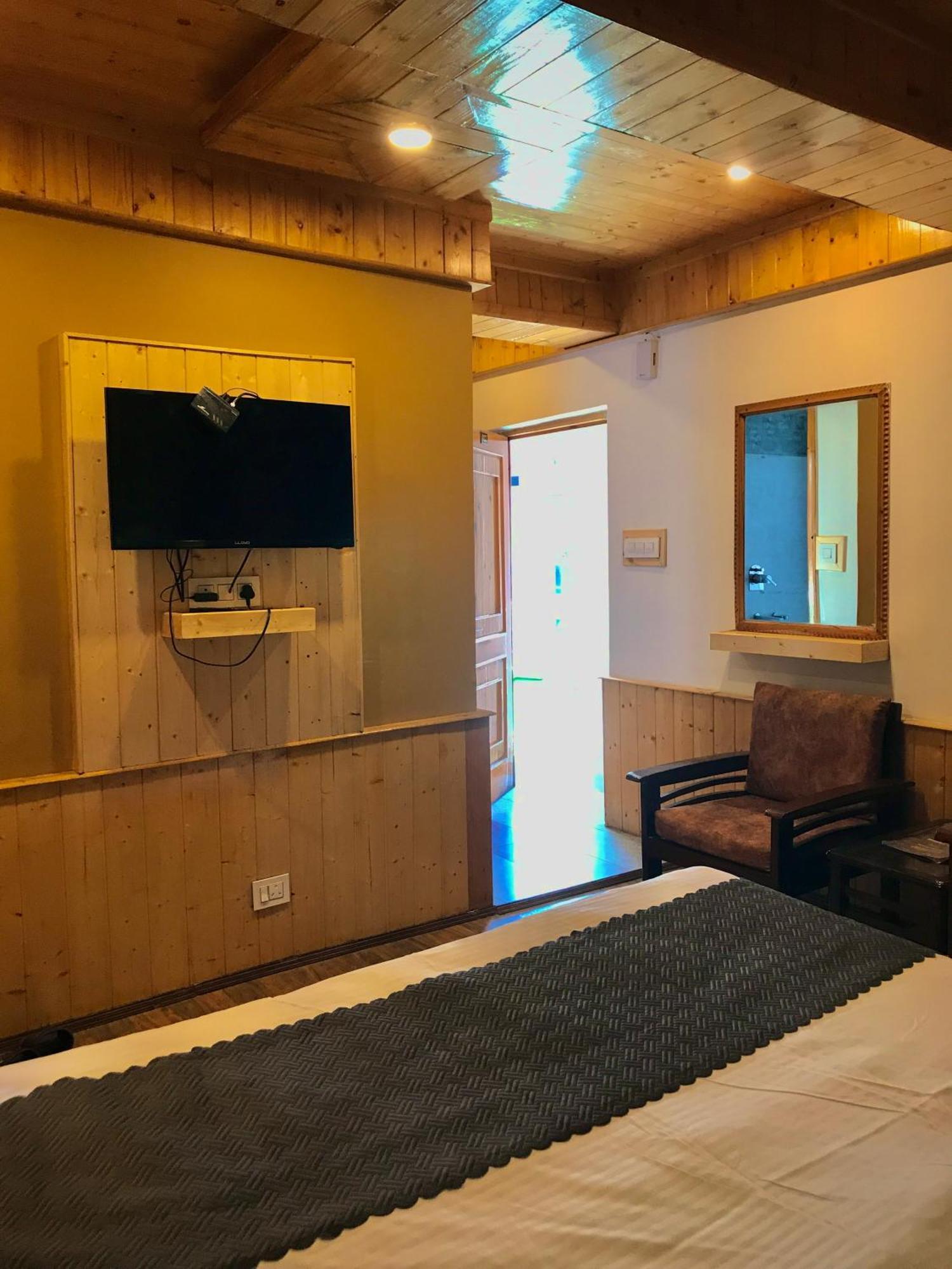 The Avenue Hotel , Manali A River Side Hotel Екстериор снимка