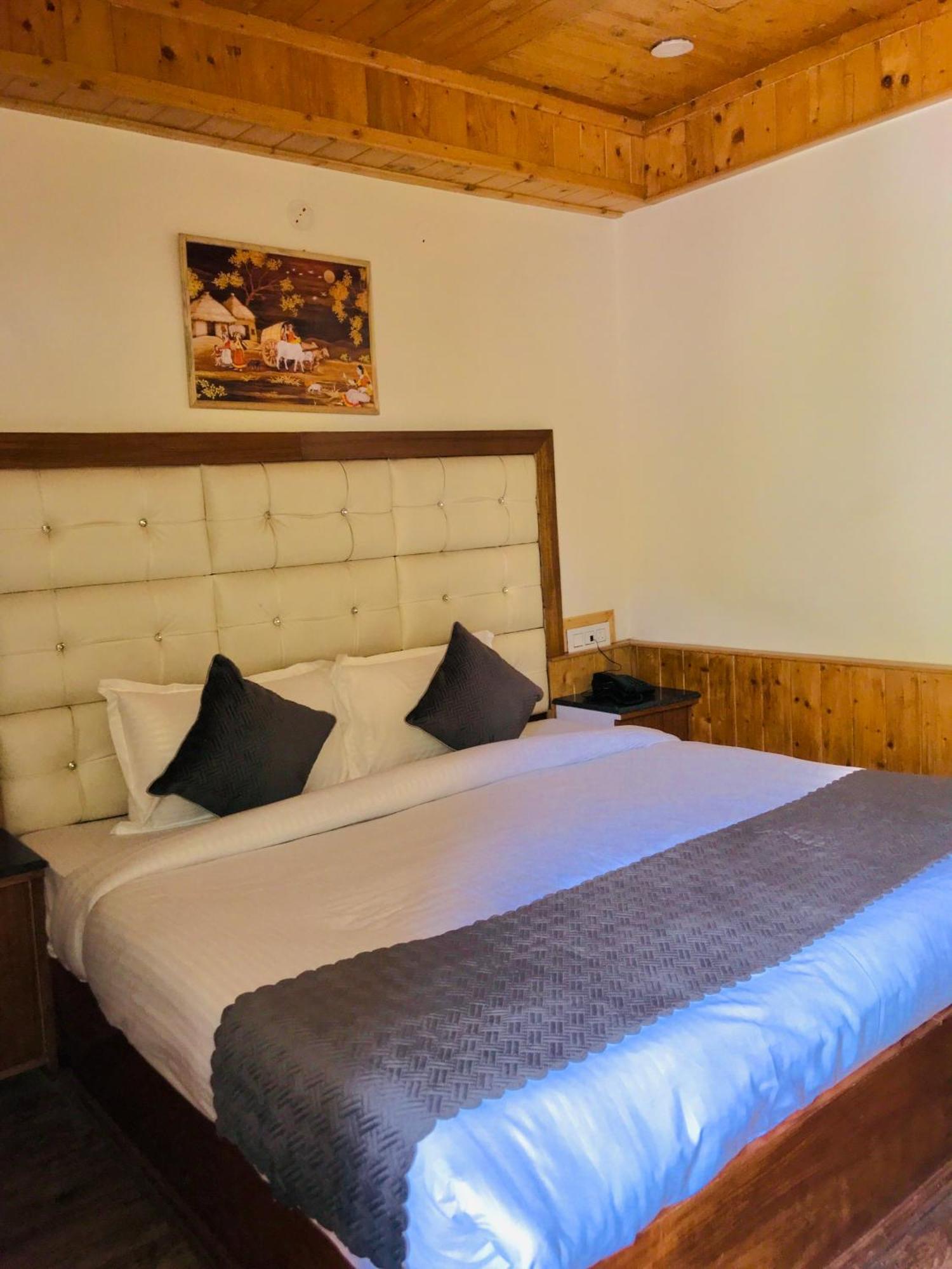 The Avenue Hotel , Manali A River Side Hotel Екстериор снимка