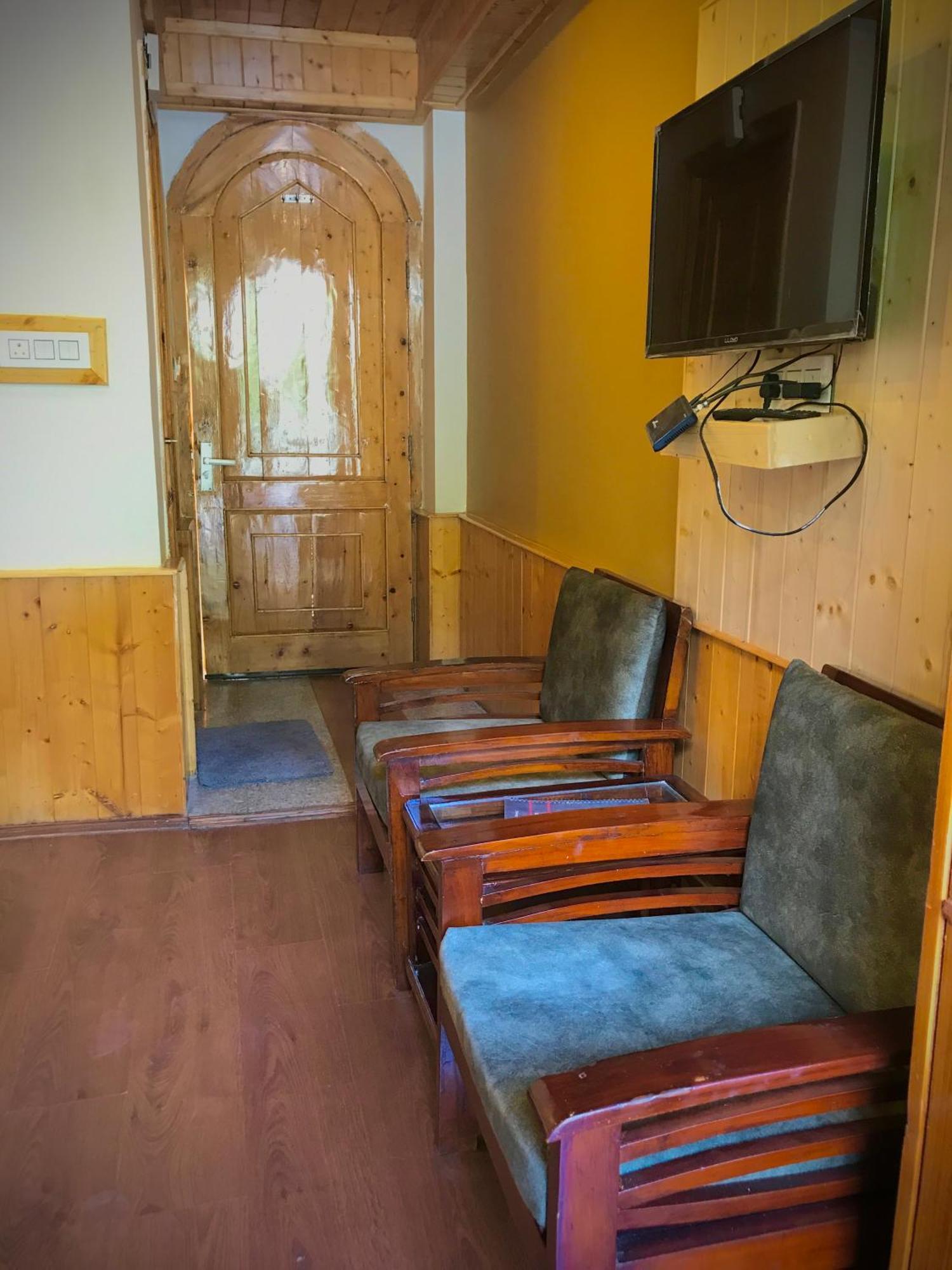The Avenue Hotel , Manali A River Side Hotel Екстериор снимка