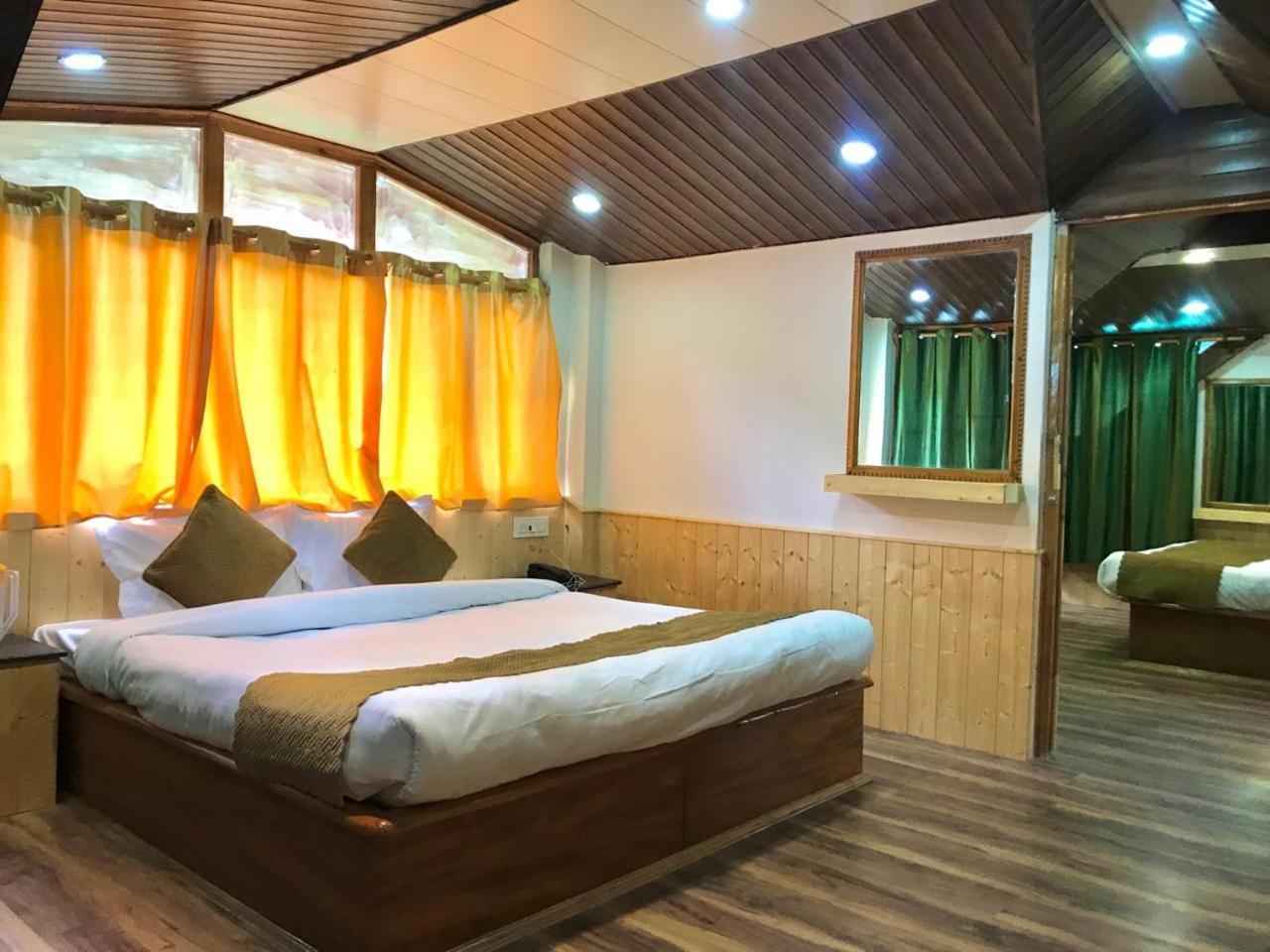 The Avenue Hotel , Manali A River Side Hotel Екстериор снимка