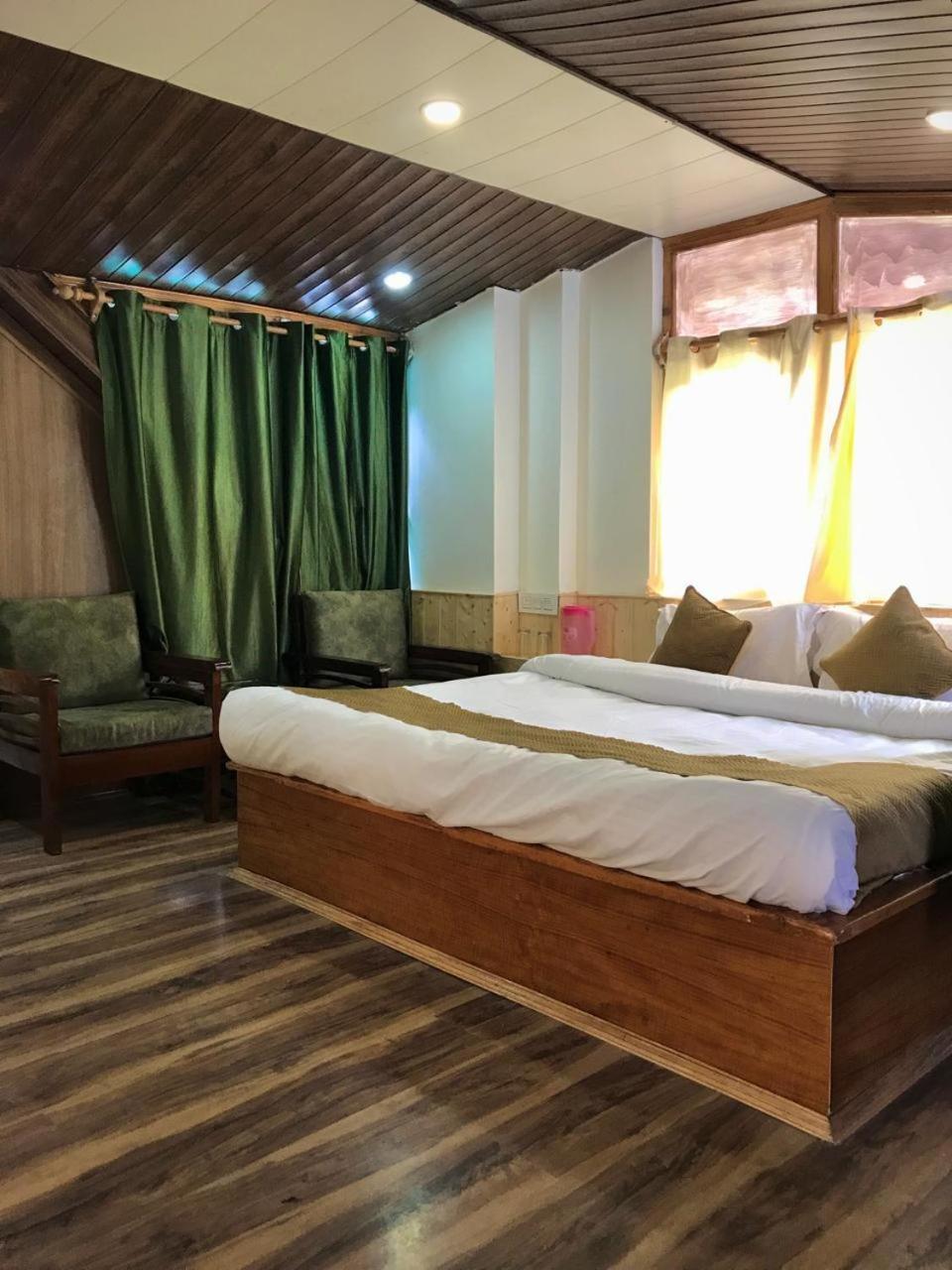 The Avenue Hotel , Manali A River Side Hotel Екстериор снимка