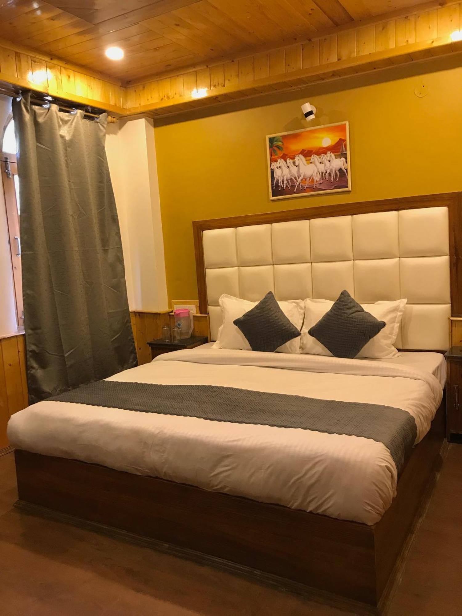 The Avenue Hotel , Manali A River Side Hotel Екстериор снимка