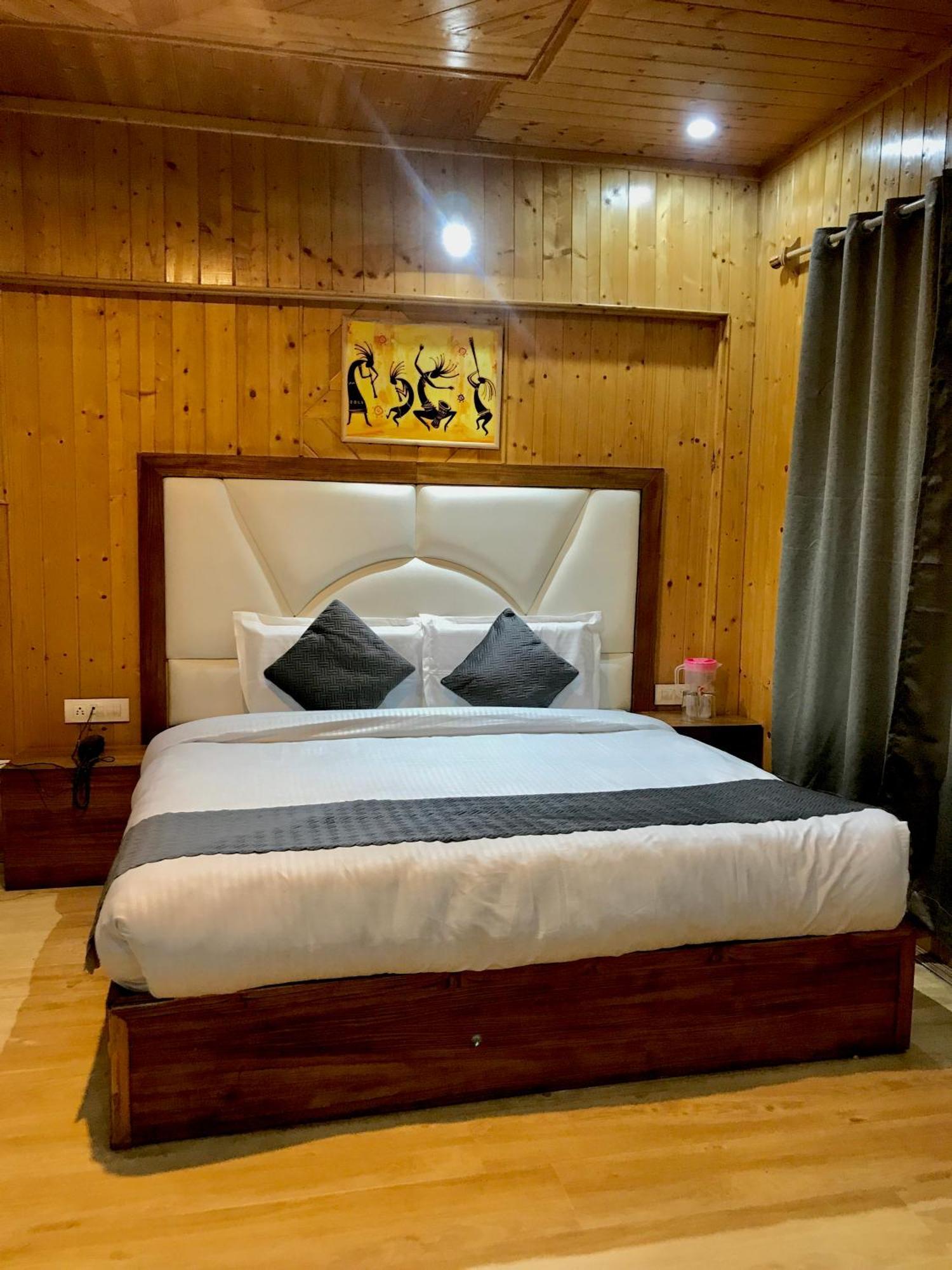 The Avenue Hotel , Manali A River Side Hotel Екстериор снимка