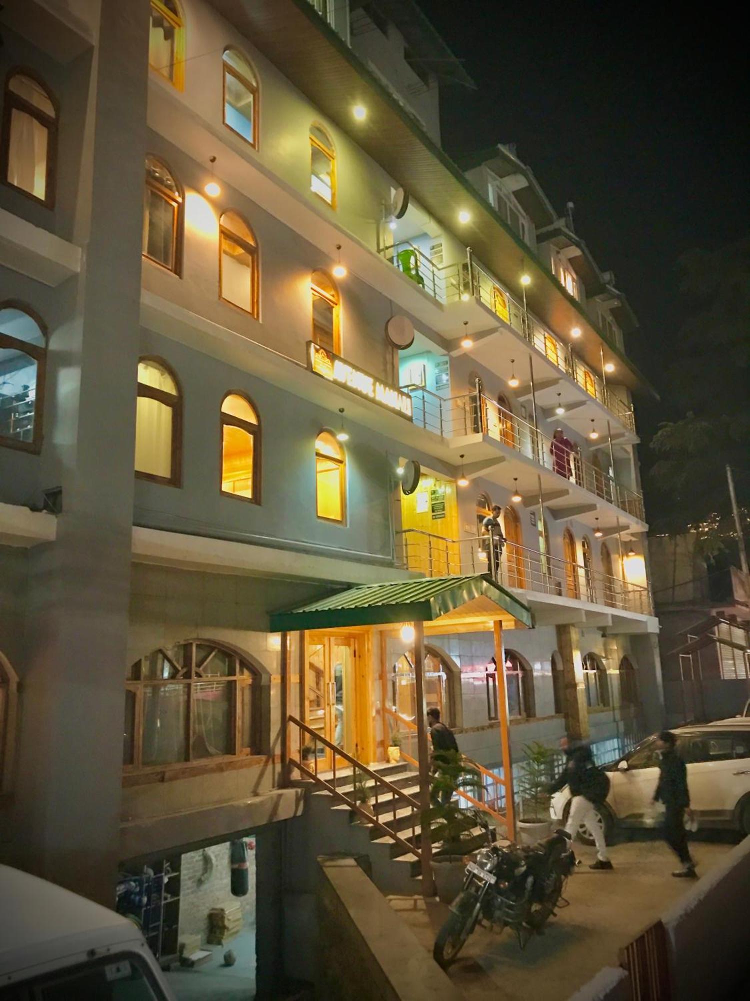 The Avenue Hotel , Manali A River Side Hotel Екстериор снимка