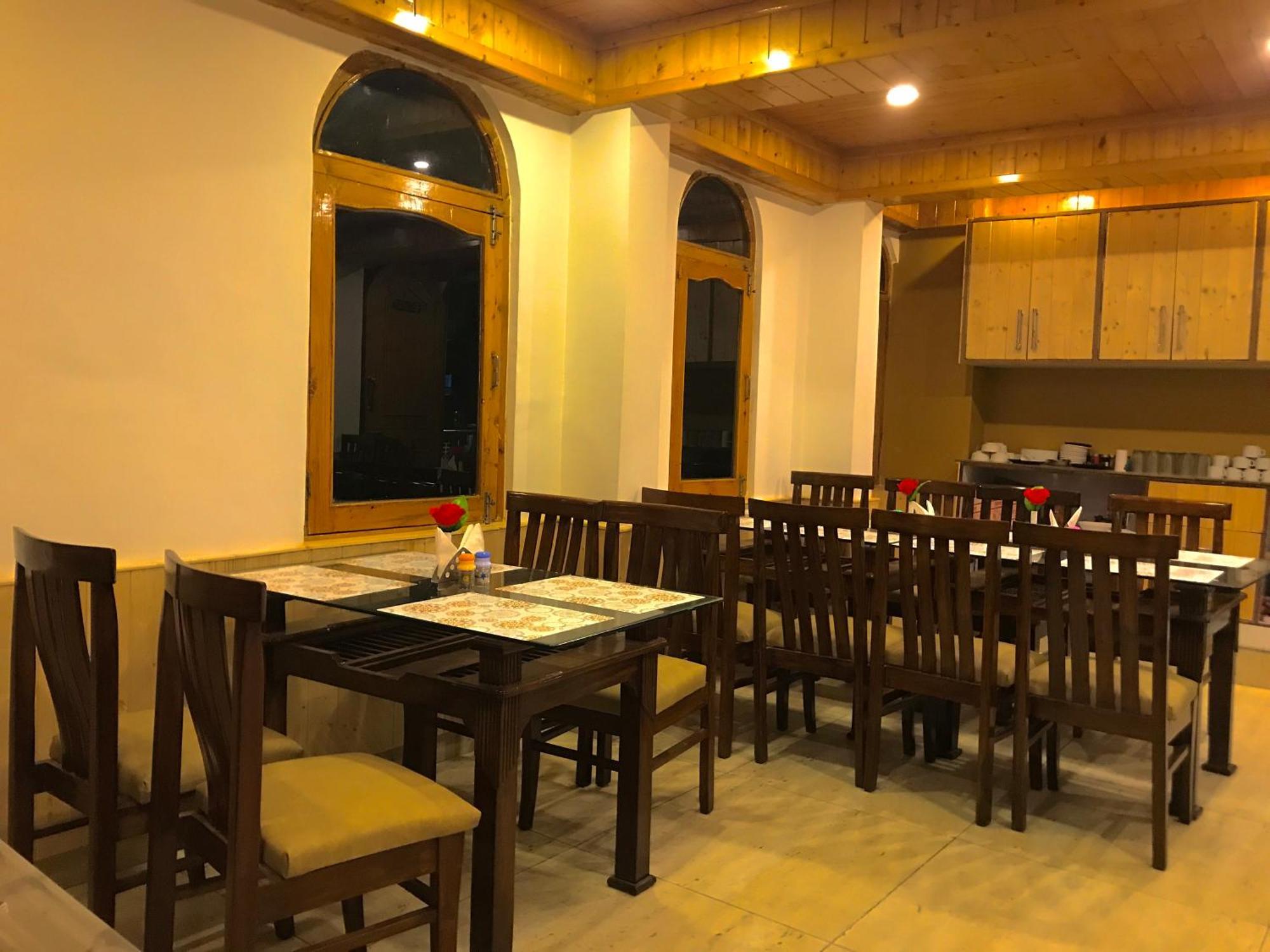 The Avenue Hotel , Manali A River Side Hotel Екстериор снимка