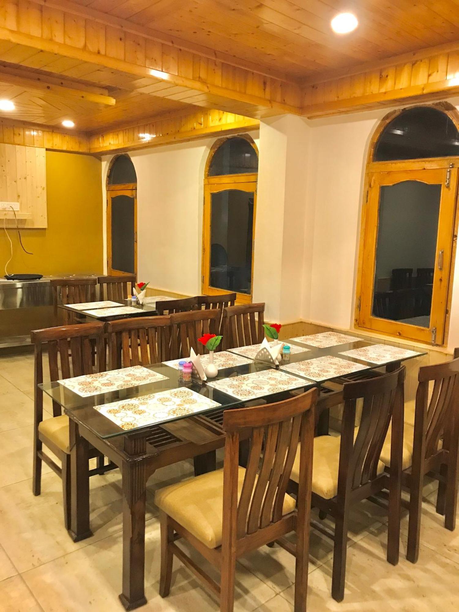 The Avenue Hotel , Manali A River Side Hotel Екстериор снимка