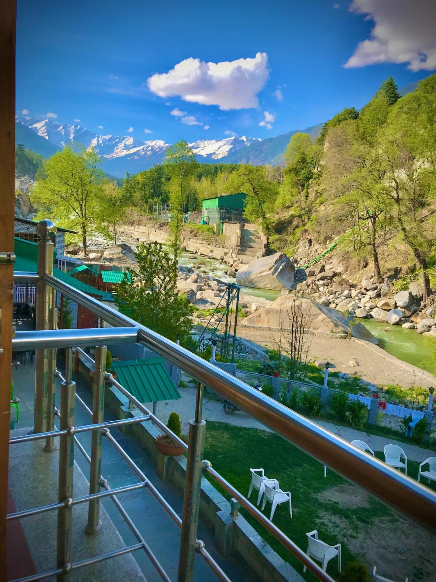 The Avenue Hotel , Manali A River Side Hotel Екстериор снимка