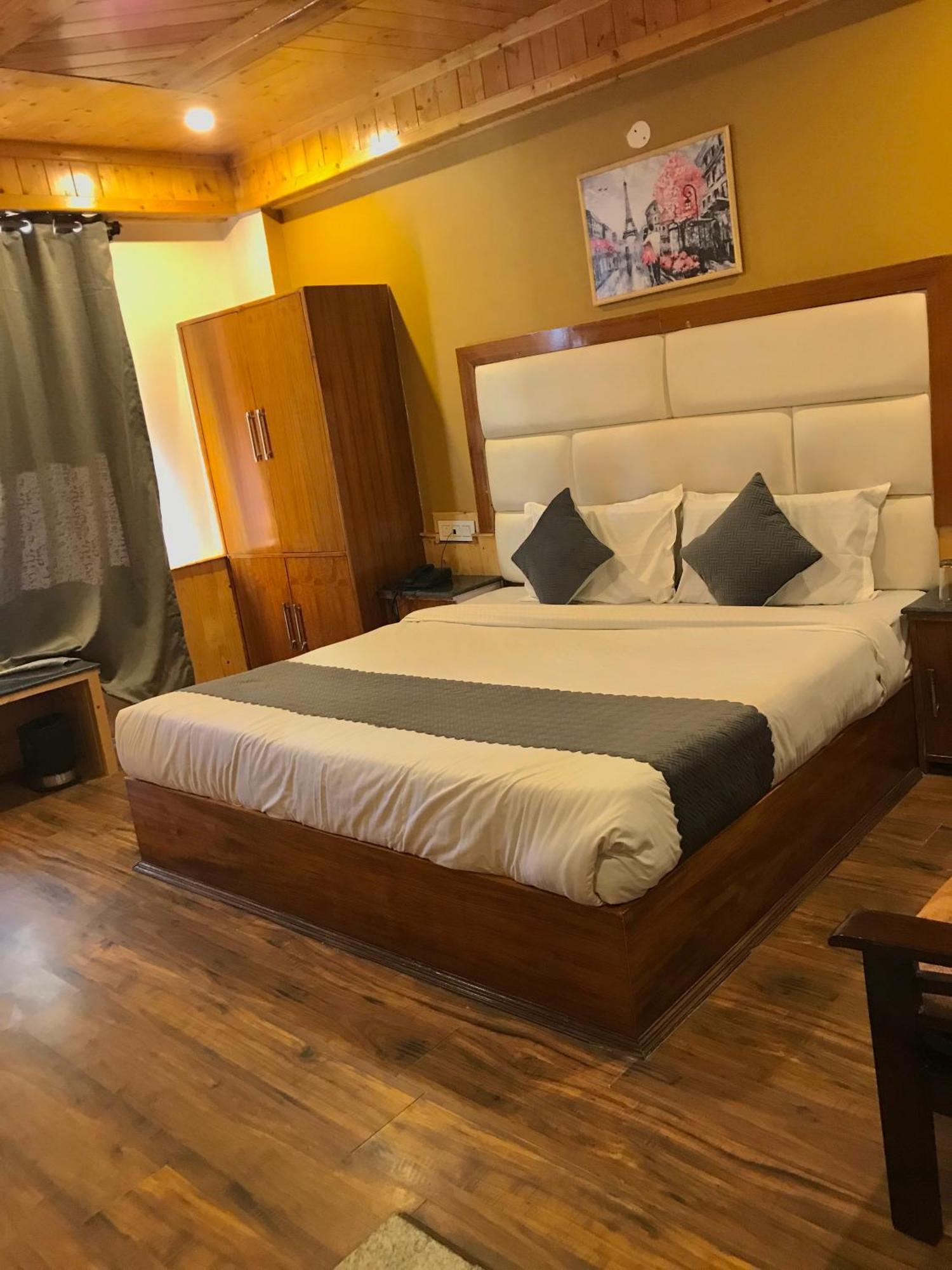 The Avenue Hotel , Manali A River Side Hotel Екстериор снимка